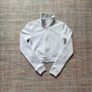 white aritzia zip up jacket in GREAT CONDITION size : xs